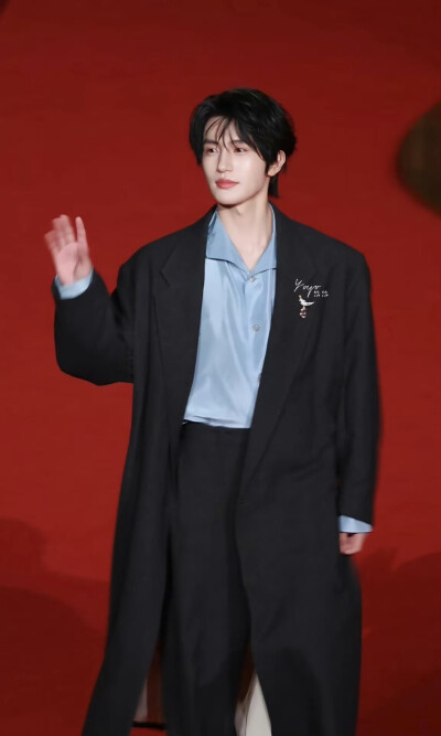 张翅#横店微短剧之夜##横店影视节#
20251102｜横店微短剧之夜红毯