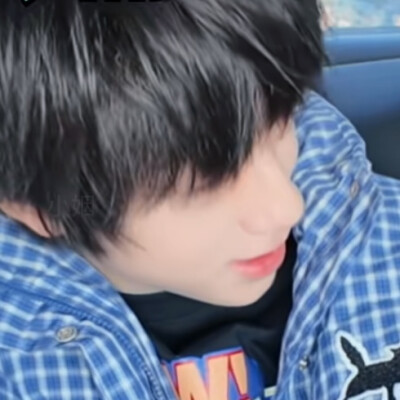 我不喜欢玩抽象这个叫法， 它把我幽默的天赋当做玩笑一般 ，我把这种对快乐天生的敏锐叫作上天赐给我的礼物， 抱歉 ，不给予情绪价值的事我做不到，朋友的眼泪作为下酒菜对我来说，太辛辣了。