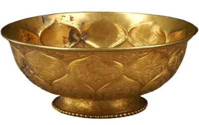 唐代 鸳鸯莲瓣纹金碗（2件）陕西历史博物馆藏