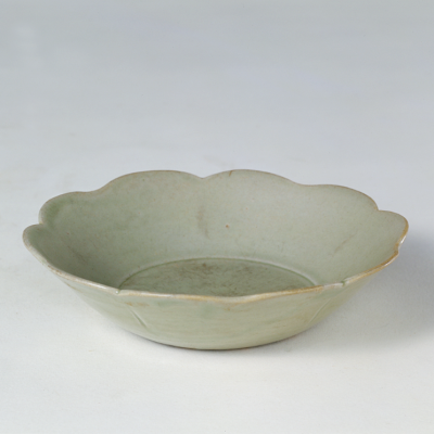 唐 越窑青釉花口碗故宫博物院藏