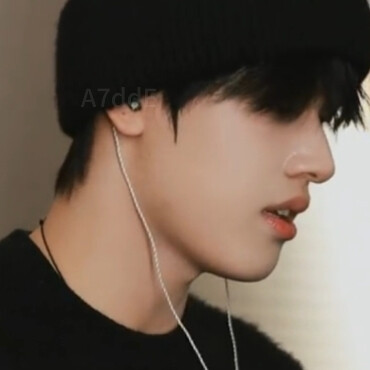 我昨天刚配what do you mean的文案你今天就唱是啥意思，行，晚安