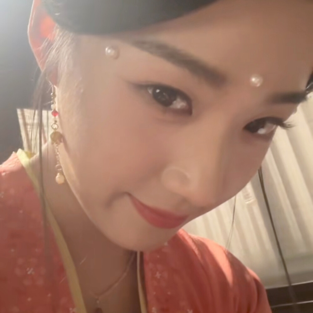 这期是自拍，每一张都很美