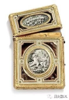 好奇看了下一些古董舞会卡的价格，上面这个路易十五时期的金镶玉，珐琅贝雕舞会卡，1771年左右售价3750英镑