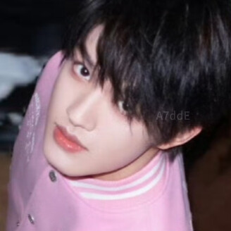 我们终会拾起自己支离破碎的残片，又兀自将其拼凑完整，我们从完整到破碎，又从破碎到完整，生命至此轮回，人生由此谢幕。