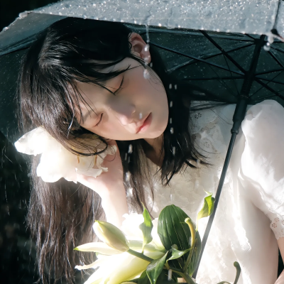 “任何情绪在雨季都被允许”