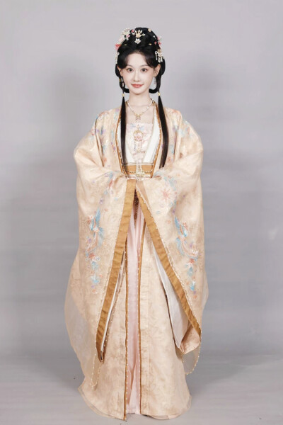 春雪覆红墙 裴惊絮