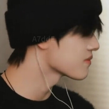 我昨天刚配what do you mean的文案你今天就唱是啥意思，行，晚安