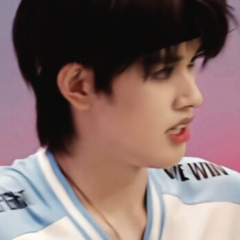 为什么坐在你面前就像站在湖边 细细的雾水就扯地连天