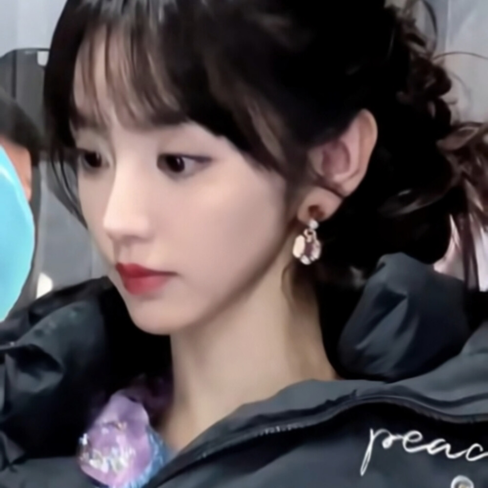 所以是爱不彻底恨不稀奇明知该放手却奉陪到底