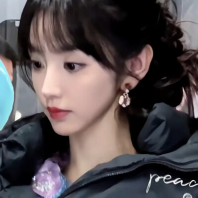 所以是爱不彻底恨不稀奇明知该放手却奉陪到底