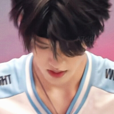 为什么坐在你面前就像站在湖边 细细的雾水就扯地连天