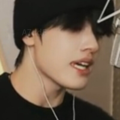 我昨天刚配what do you mean的文案你今天就唱是啥意思，行，晚安