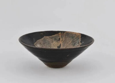 ▲宋代 吉州窑黑釉树叶纹碗 江西省博物馆