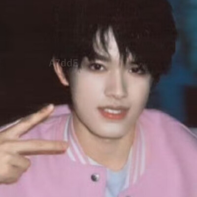 我们终会拾起自己支离破碎的残片，又兀自将其拼凑完整，我们从完整到破碎，又从破碎到完整，生命至此轮回，人生由此谢幕。