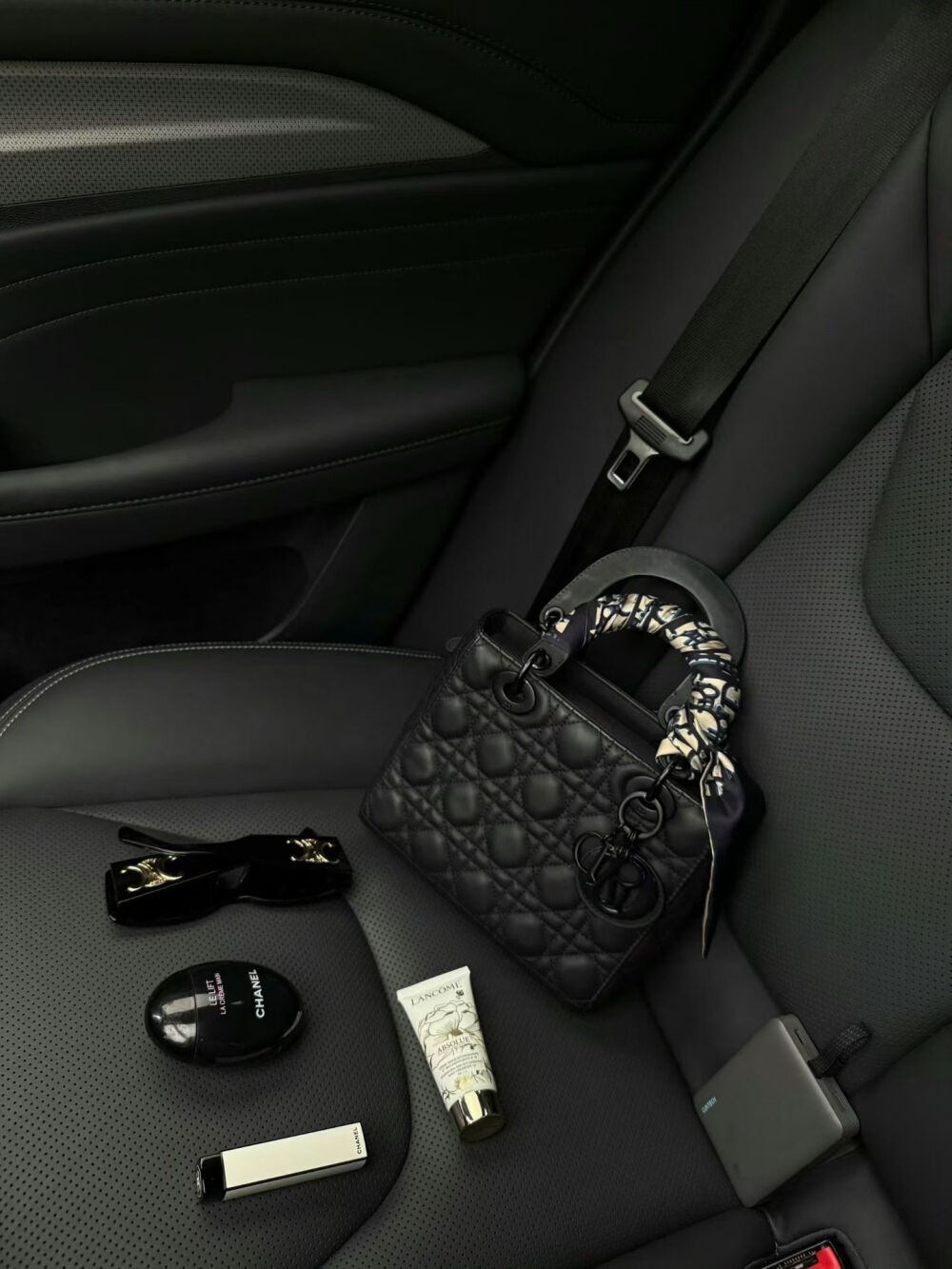 我自甘堕落 救我就是害我。