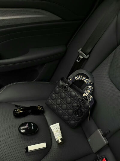 我自甘堕落 救我就是害我。