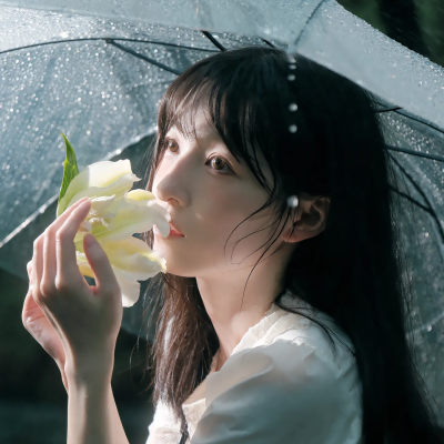 “任何情绪在雨季都被允许”