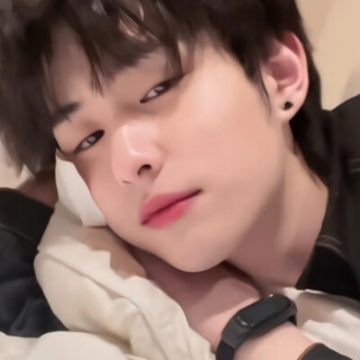 她一定比我成熟