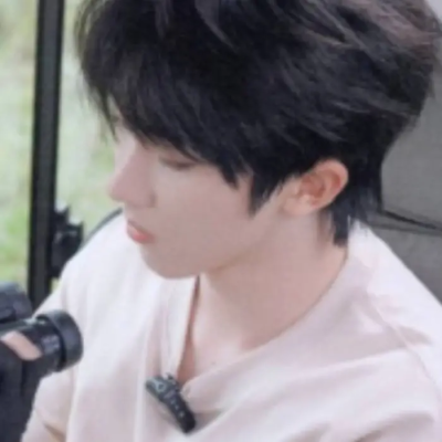 你是我未曾拥有无法捕捉的亲昵