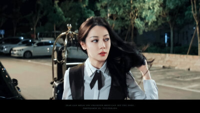 - 迪丽热巴 / 聂九罗 。