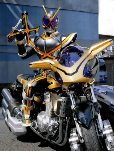 假面骑士凯撒。凯撒刃枪、边车猛击者。《假面骑士Faiz》系列。(侵权删)