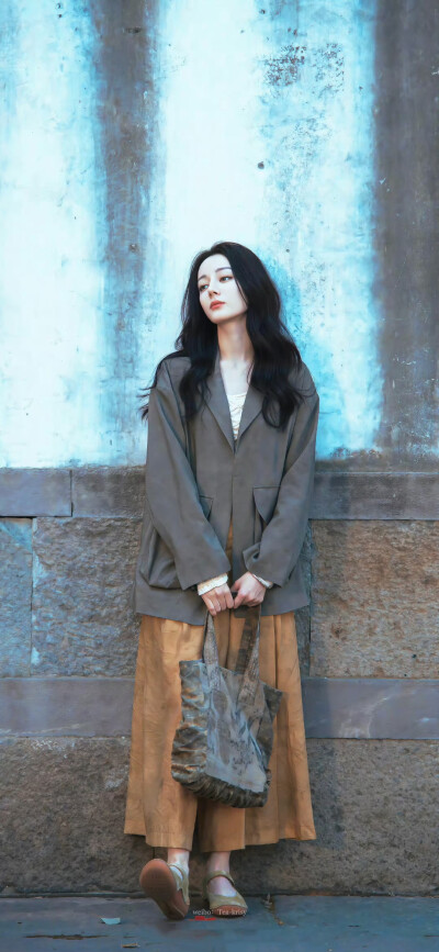 - 迪丽热巴 / 聂九罗 。