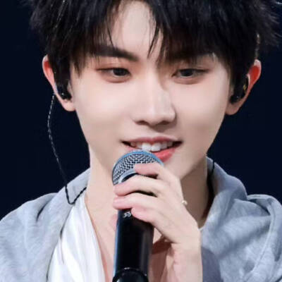 你是我未曾拥有无法捕捉的亲昵