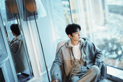 时光定格@肖战 ，是默契同频，也是风格共鸣。@TODS #TODS澳门开幕盛典# ​​​