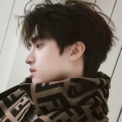 想念你躲在我围巾里面