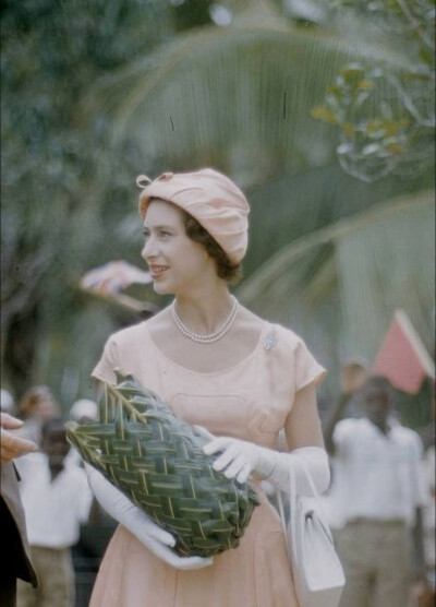 1956年出访东非，在坦桑尼亚的玛格丽特公主