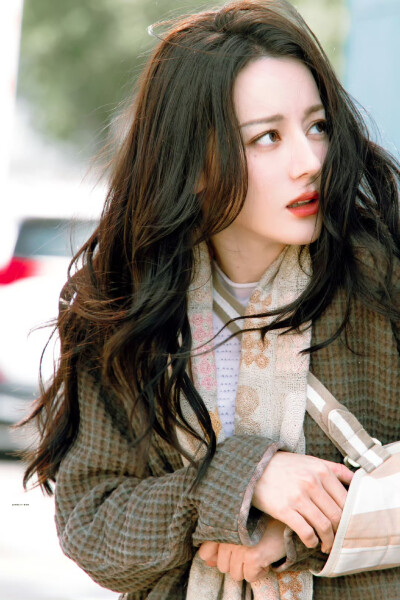 - 迪丽热巴 / 聂九罗 。