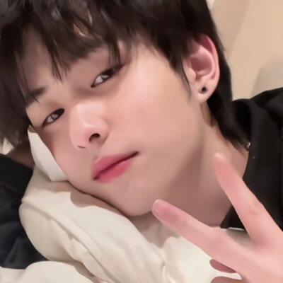 她一定比我成熟