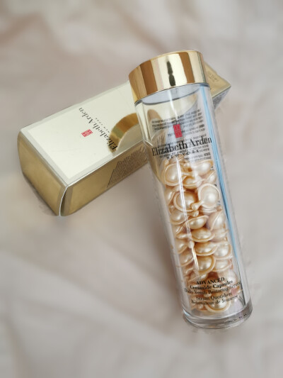 (暂不回购)[精华]『雅顿金胶』滋润2/5保湿1/5吸收3/5刺激3/5商场活动价790入。
皮肤状态好的时候不刺激，具体效果不够明显。A醇鼻翼控油好像不明显。