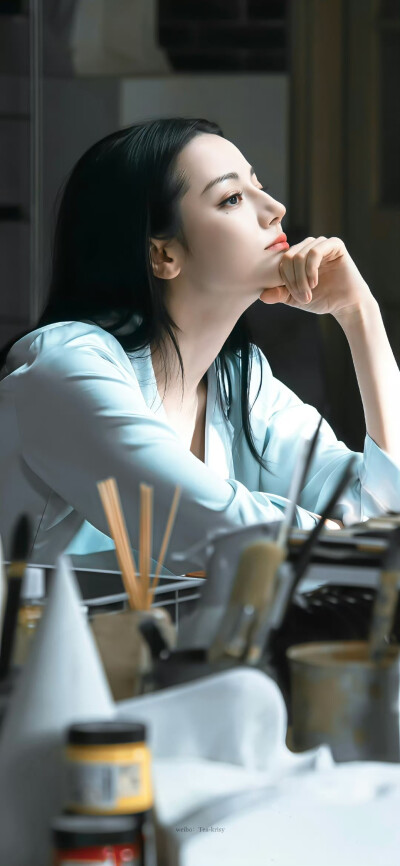 - 迪丽热巴 / 聂九罗 。