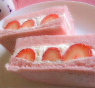 草莓三明治蛋糕