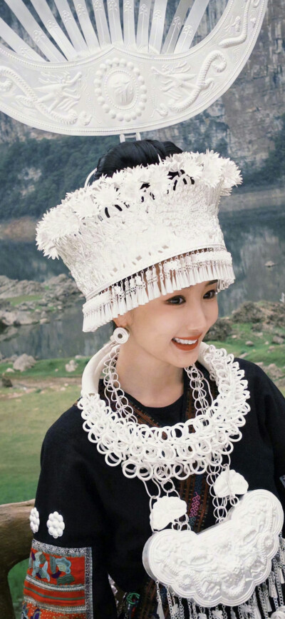 毛晓彤《乌蒙深处》衮月亮