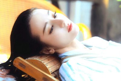 - 迪丽热巴 / 聂九罗 。