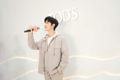 20251127肖战TODS澳门