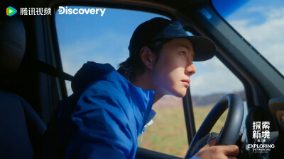 #王一博[超话]# · #王一博趴在峭壁上那10S在想什么#
驱车出发，去挑战岩壁，去战胜高空，去让肾上腺素上升。 @UNIQ-王一博
#探索新境# 第二季，正在播出。#探索新境2# ​​​