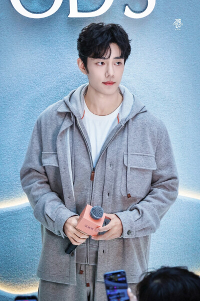 20251127肖战TODS澳门