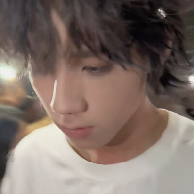 天真地以为这一切都无所谓