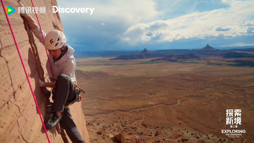 #王一博[超话]# · #王一博趴在峭壁上那10S在想什么#
驱车出发，去挑战岩壁，去战胜高空，去让肾上腺素上升。 @UNIQ-王一博
#探索新境# 第二季，正在播出。#探索新境2# ​​​