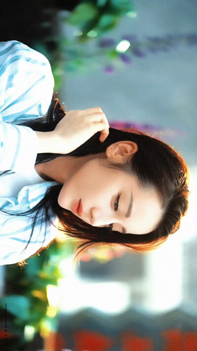 - 迪丽热巴 / 聂九罗 。