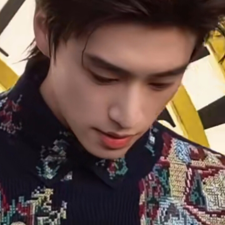 还得是我们乐乐撑起这套衣服