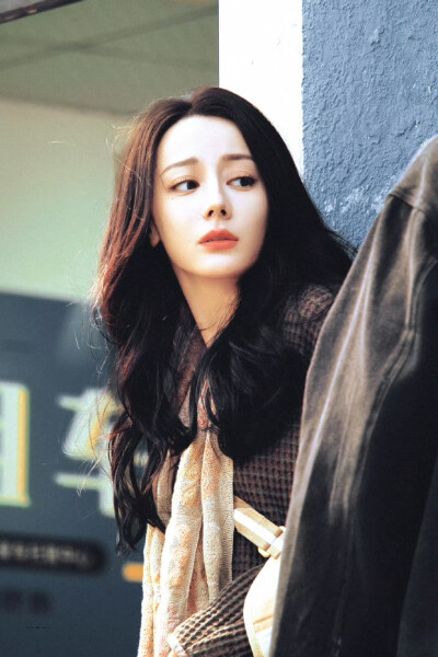 - 迪丽热巴 / 聂九罗 。