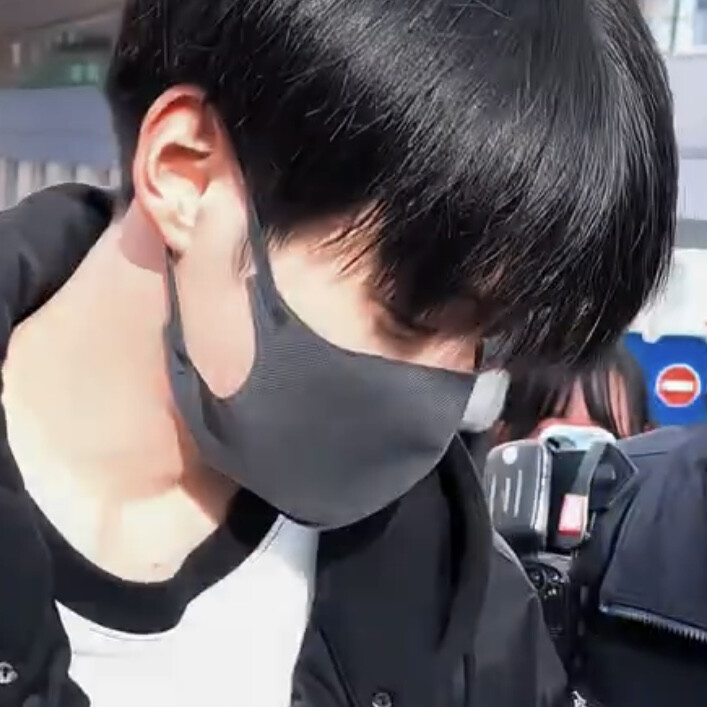 怪帅的嘞小伙子