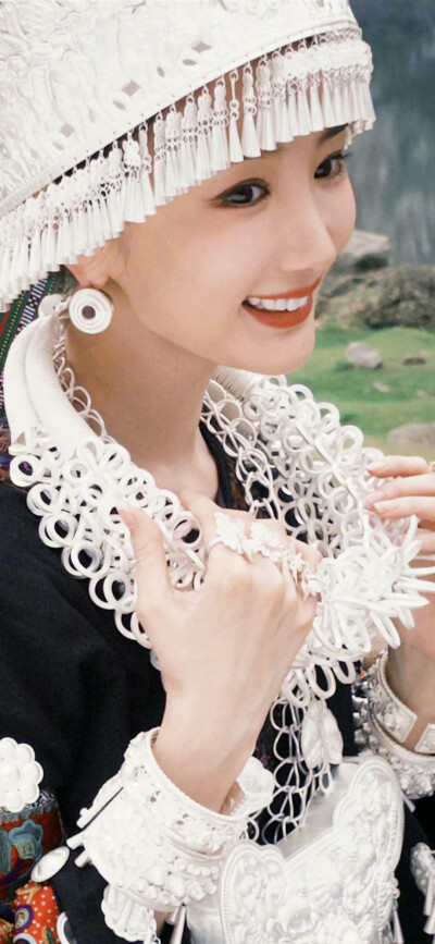 毛晓彤《乌蒙深处》衮月亮