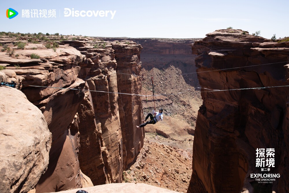 YIBO-OFFICIAL：
#王一博趴在峭壁上那10S在想什么#
驱车出发，去挑战岩壁，去战胜高空，去让肾上腺素上升。 @UNIQ-王一博
#探索新境# 第二季，正在播出。#探索新境2# ​​​