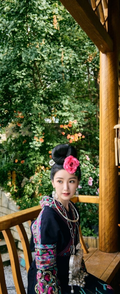 毛晓彤《乌蒙深处》衮月亮