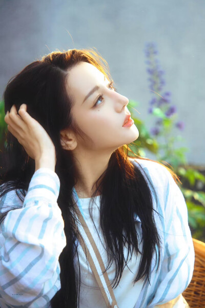 - 迪丽热巴 / 聂九罗 。